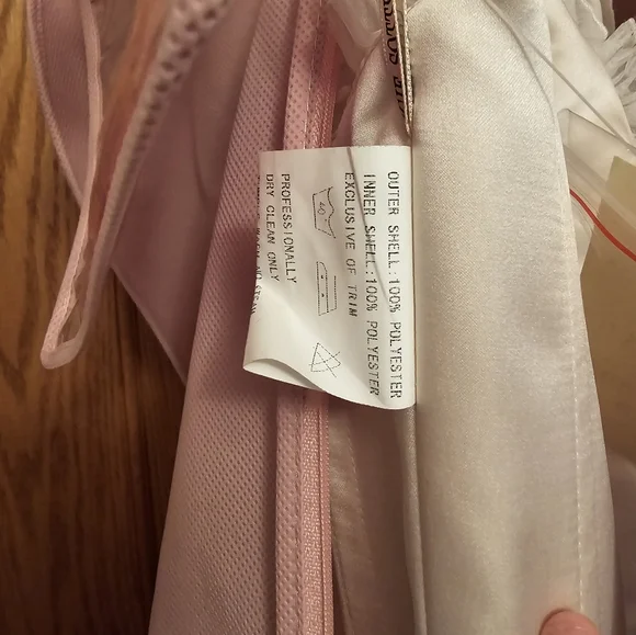 Wedding dress - Picture 10 of 16